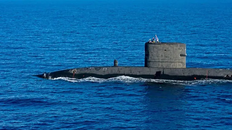 Enfrentamiento entre la Royal Navy y la Guardia Civil por un submarino nuclear de Gibraltar